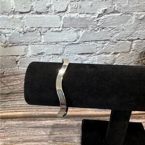 25 grams 925 Sterling Silver Wavy Bracelet ITM879